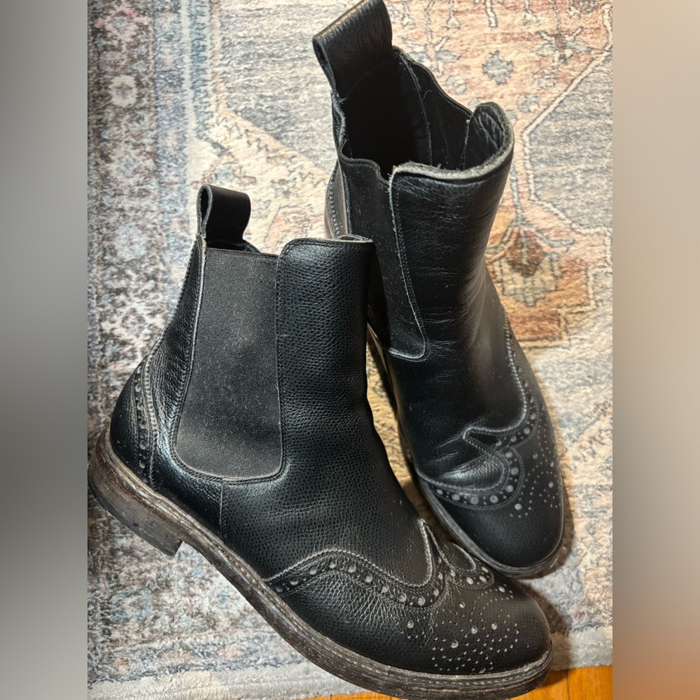 Burberry Rogue Leather Chelsea Boots -Size 40